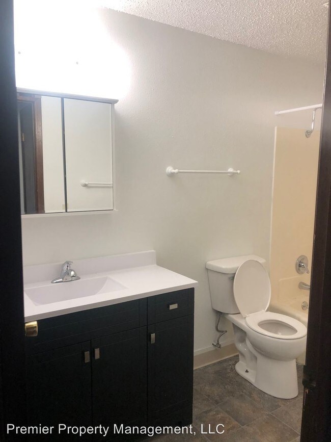 Building Photo - 1510 1st Ave NW