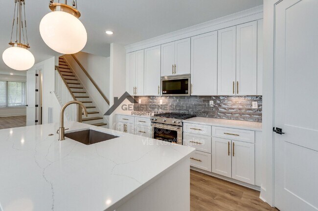 Building Photo - 669 Westboro Dr