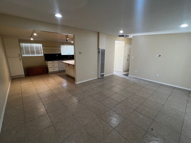 Building Photo - Updated 3-Bed Home Near Base & Joshua Tree...