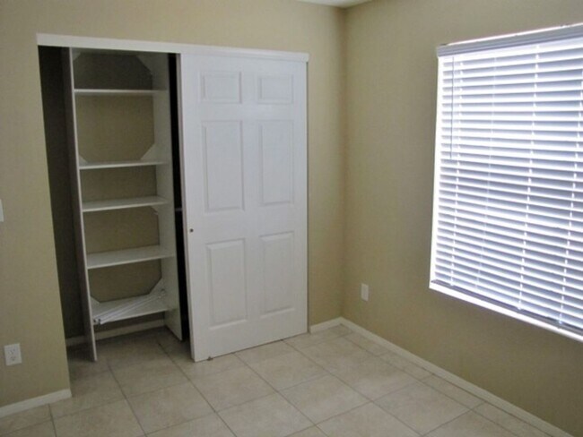 Building Photo - 4BR/2BA/1CG, 1374 sq.ft., w/central A/C in Sierra Vista, AZ