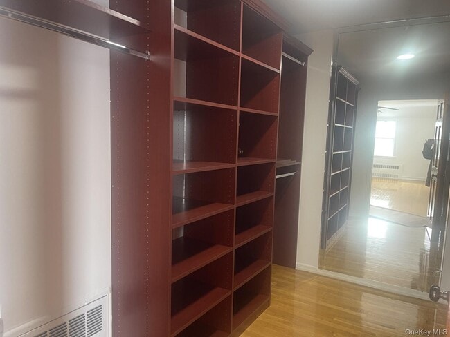 Building Photo - 314 Main St