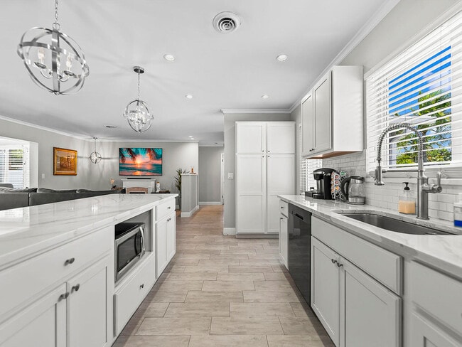 Building Photo - 801 SE 14th St