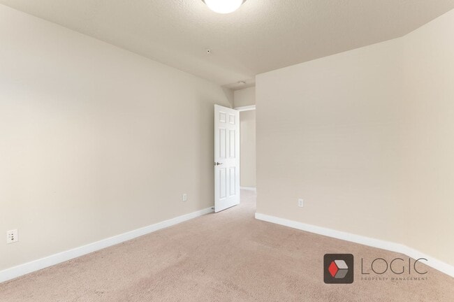 Building Photo - 520 E 500 S
