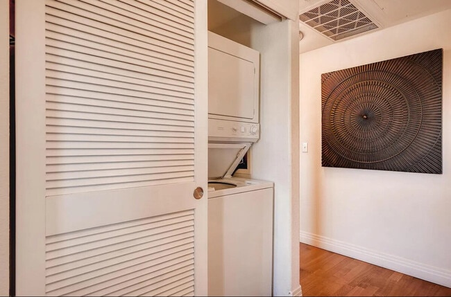 Building Photo - 9021 E Dry Creek Rd