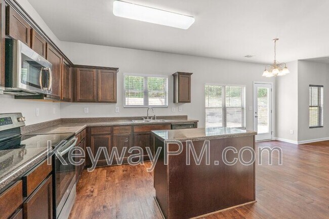 Building Photo - 3013 Spring Creek Dr