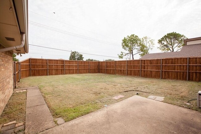 Building Photo - 1535 Rocky Point Dr