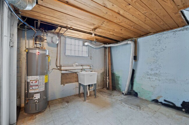 Building Photo - HYDE PARK -Move In This Week, Get $500 Bac...