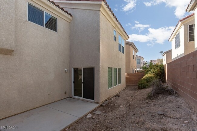 Building Photo - 723 St Aidans St