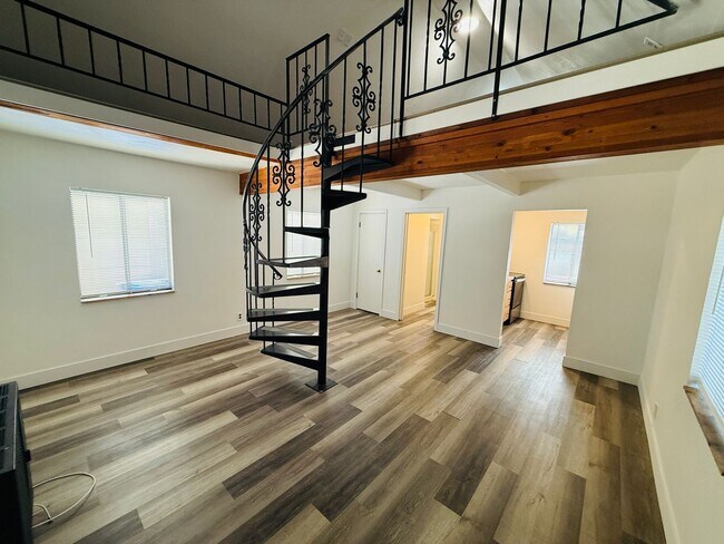 Building Photo - 1227 Sierra Blvd