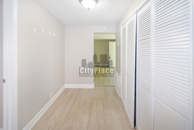 Building Photo - 1822 S Chester Ave