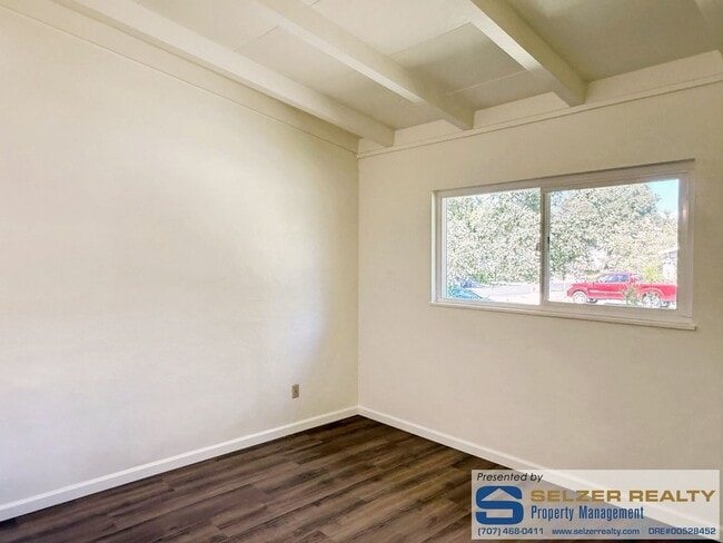 Building Photo - 204 S Hortense St