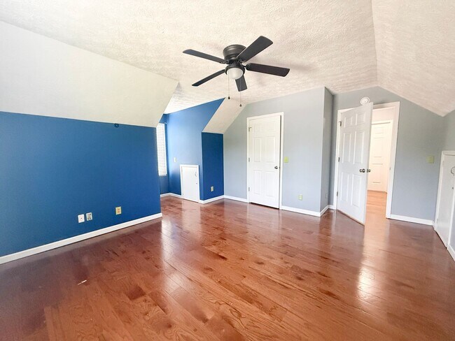 Building Photo - Sunroom, 2-Car Garage & Lawn Care Included | Pet-Friendly Cookeville Home