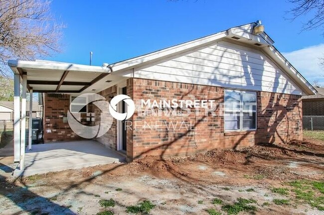 Building Photo - 4 Bedroom Pet-Friendly Home in Edmond, OK with Main Street Renewal