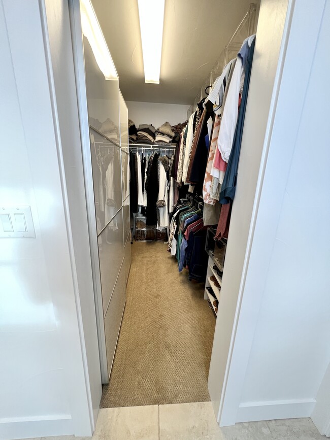 walk in closet, primary bedroom - 2822 Cascade Creek Dr