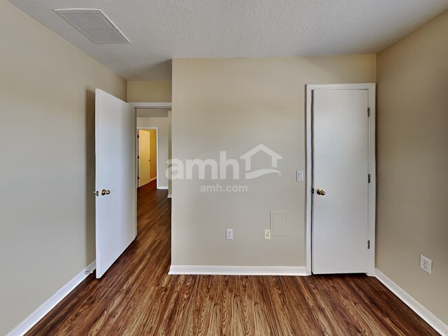 Building Photo - 1612 Redfin Dr