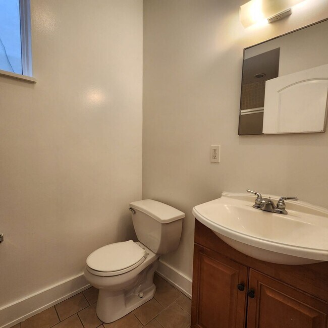 Building Photo - Bright and spacious one bedroom units in a great location in Brewerytown