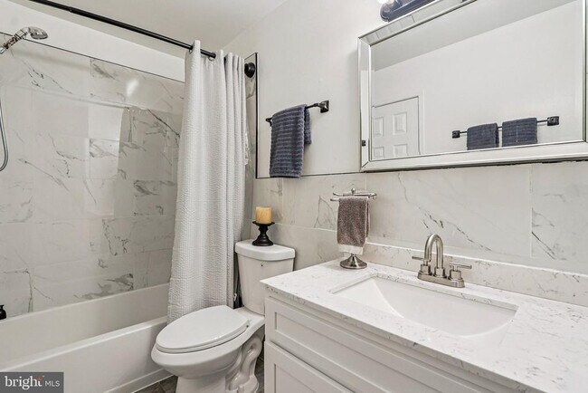 Building Photo - 18202 Chalet Dr