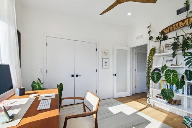 Building Photo - 1640 Seabreeze Dr