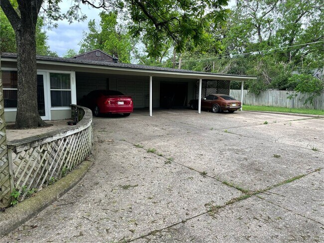 Building Photo - 3701 Austin Ave