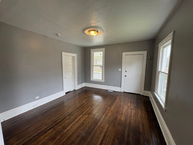 Building Photo - Three bedroom one bathroom single story home for rent