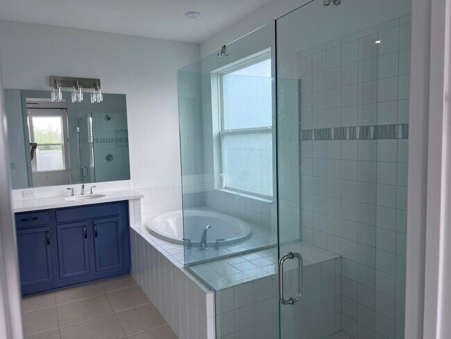 Building Photo - 5115 Los Robles Ct