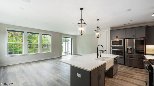 Building Photo - 113 Iris Ct