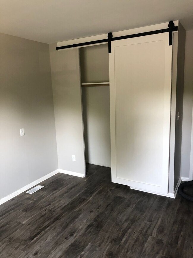 Building Photo - 5 BD/2.5 BA home, NEW RENOVATION!