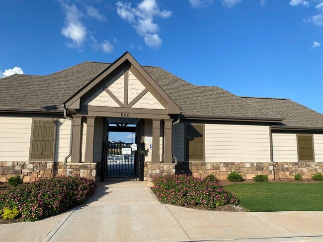 Building Photo - COMING SOON! Nice 4-bedroom in Swim Community in Dacula