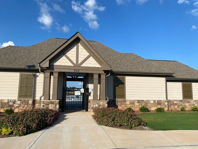 Building Photo - Nice 4-bedroom in Swim Community in Dacula