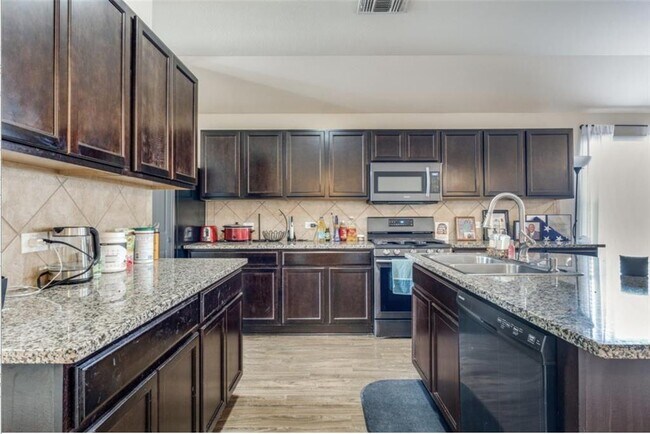 Building Photo - 405 Camellia Dr