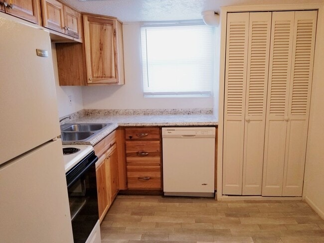 Building Photo - 85 Princeton Ave