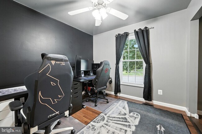 Building Photo - 9571 Basilwood Dr