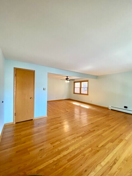 Building Photo - 8629 W Summerdale Ave
