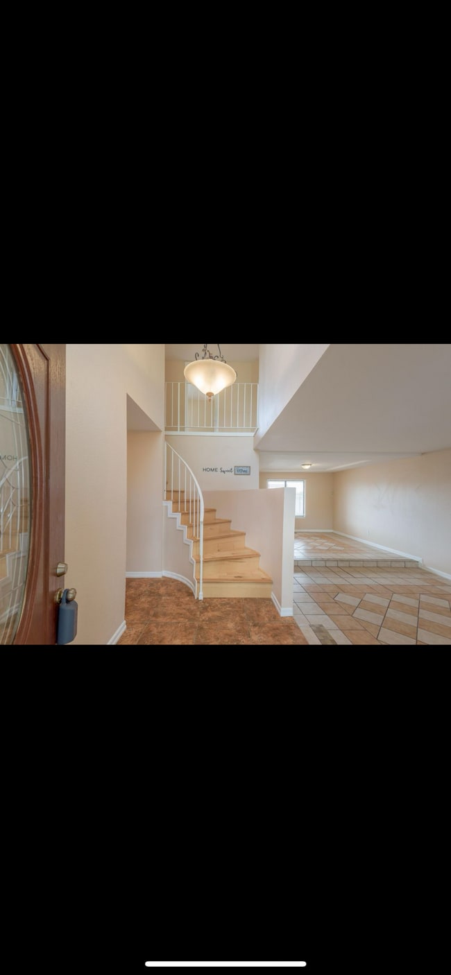 Building Photo - 10417 La Paz Dr