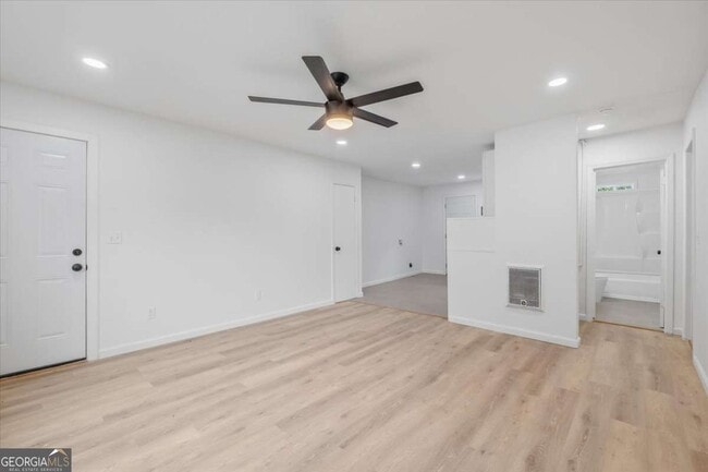 Building Photo - 608 N College Dr