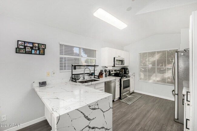 Building Photo - 10420 W Reade Ave