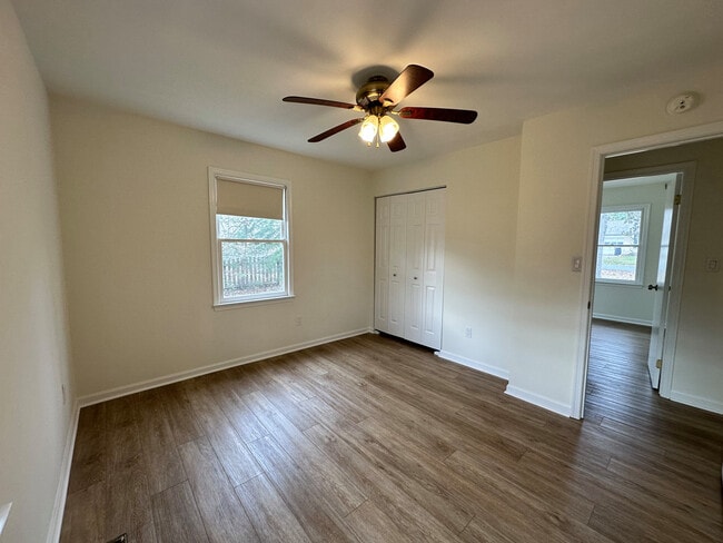 Building Photo - 310 Azalia Dr