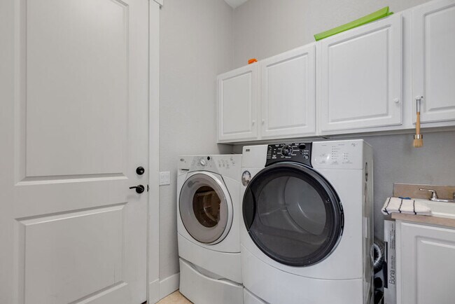 Building Photo - 3060 S Rookery Ln