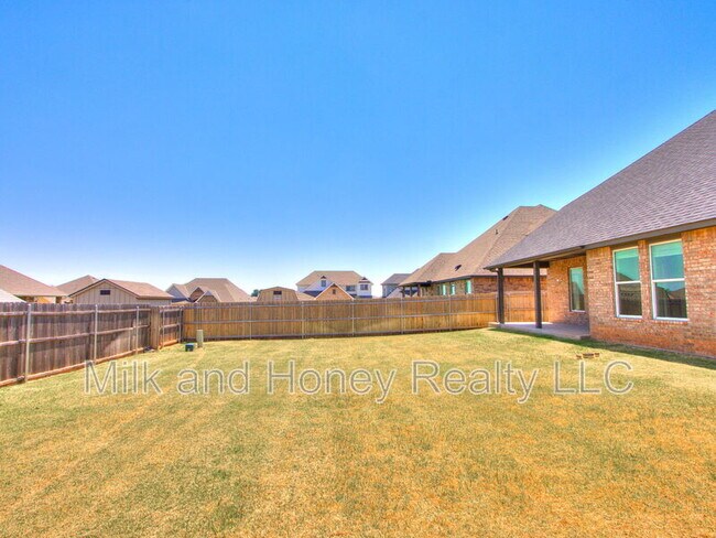 Building Photo - 3212 Hayven Cir