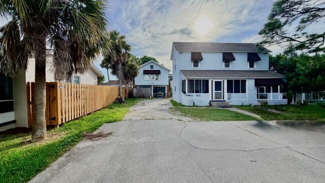 Building Photo - 138 S Peninsula Dr