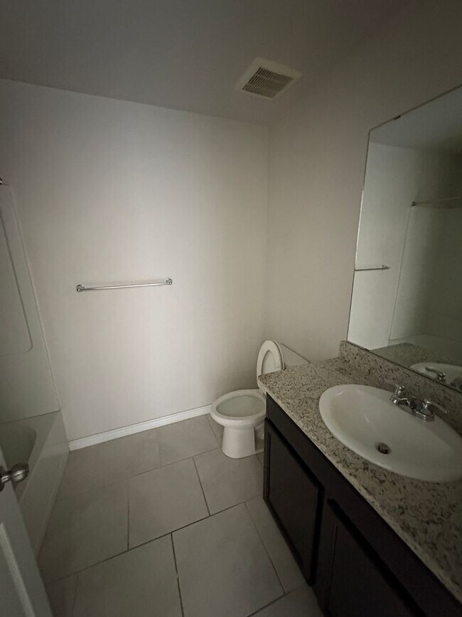 Building Photo - Half off deposit for OCTOBER