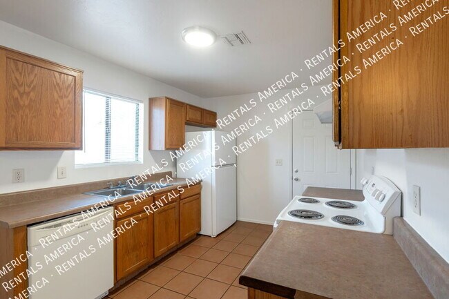 Building Photo - 1107 W Sonora St