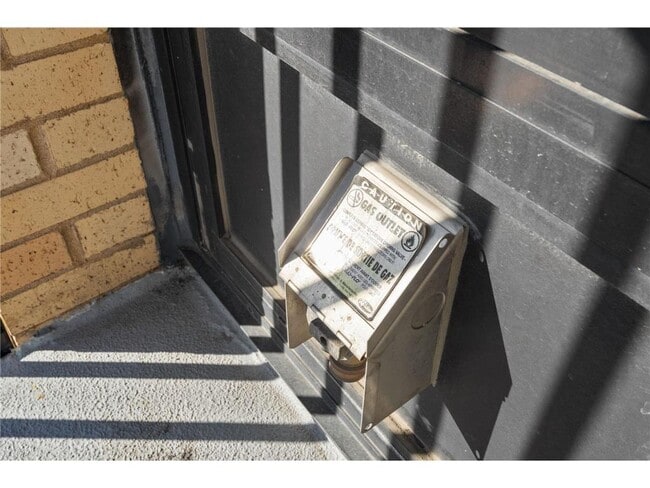 Building Photo - 1120 S 2nd St