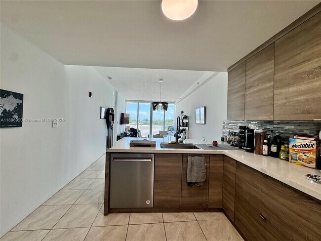 Building Photo - 6580 Indian Creek Dr