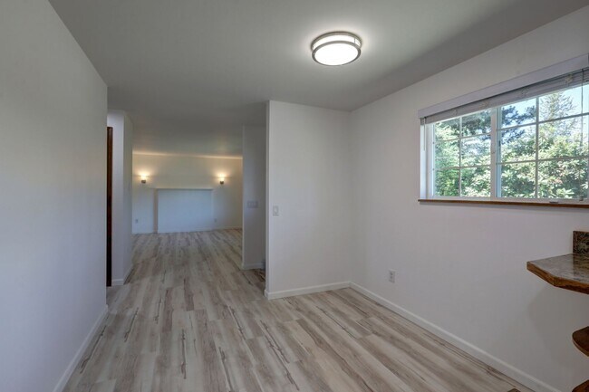 Building Photo - Cozy 3-bedroom 2 baths in Kirkland.