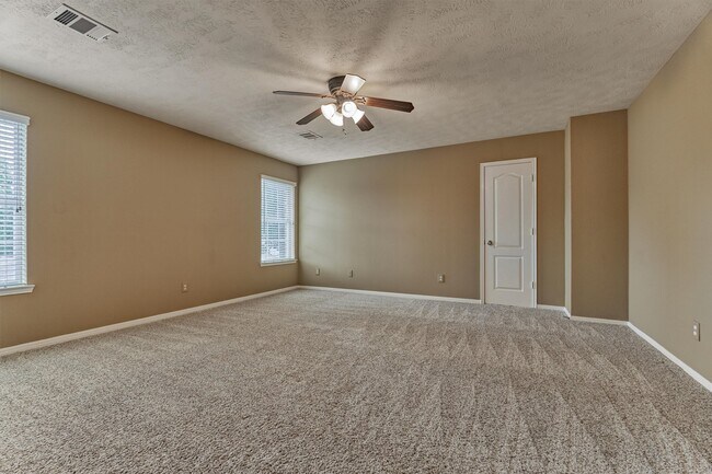 Building Photo - 6615 Haughton Dr