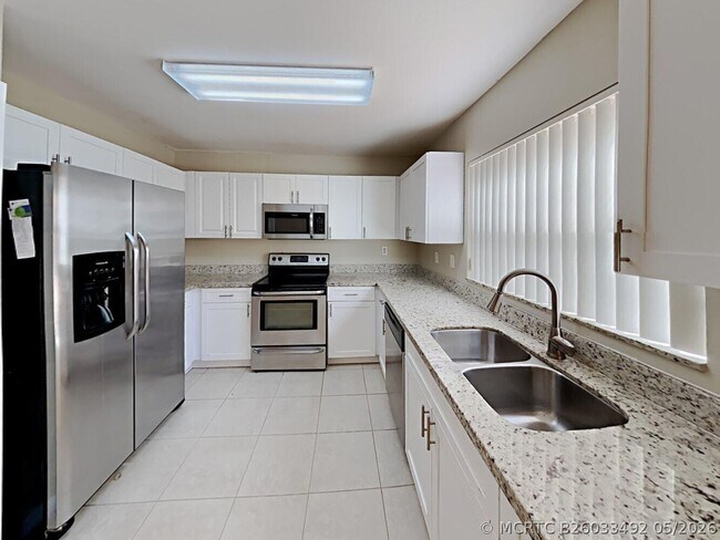 Building Photo - 15008 SW 112th Ln