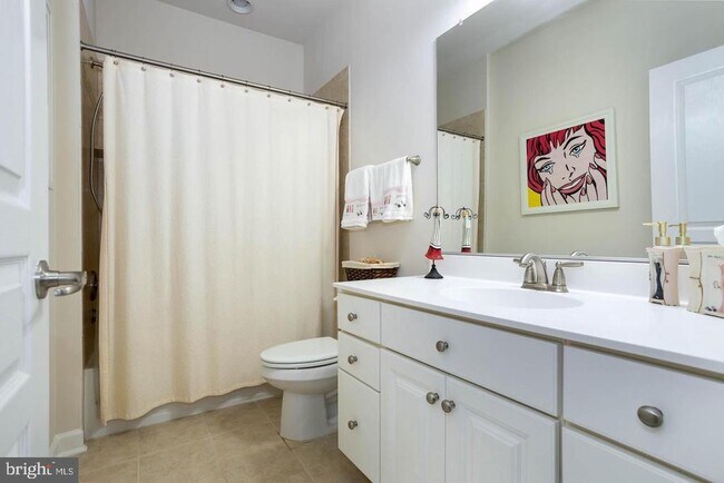 Building Photo - 714 Monarchos Dr