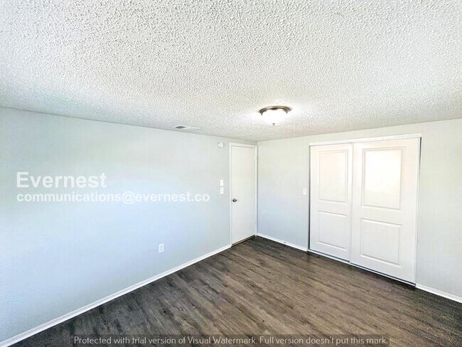 Building Photo - 2 Bed/1 Bath Home with Garage / Pet-Friendly / Coming Soon!