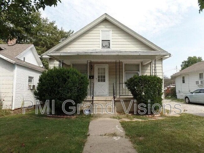 Primary Photo - 1804 E Lawrence St